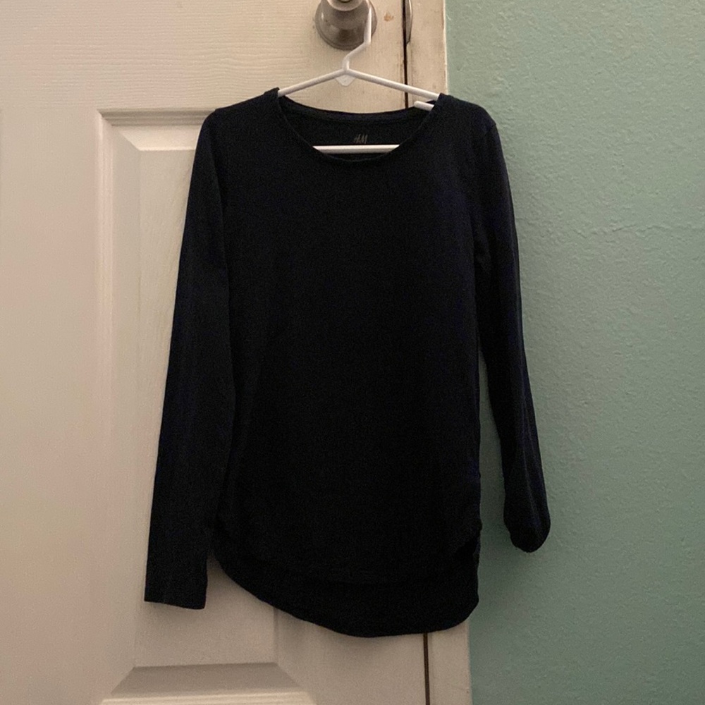 Kids black long sleeve. US 8-10Y. USED